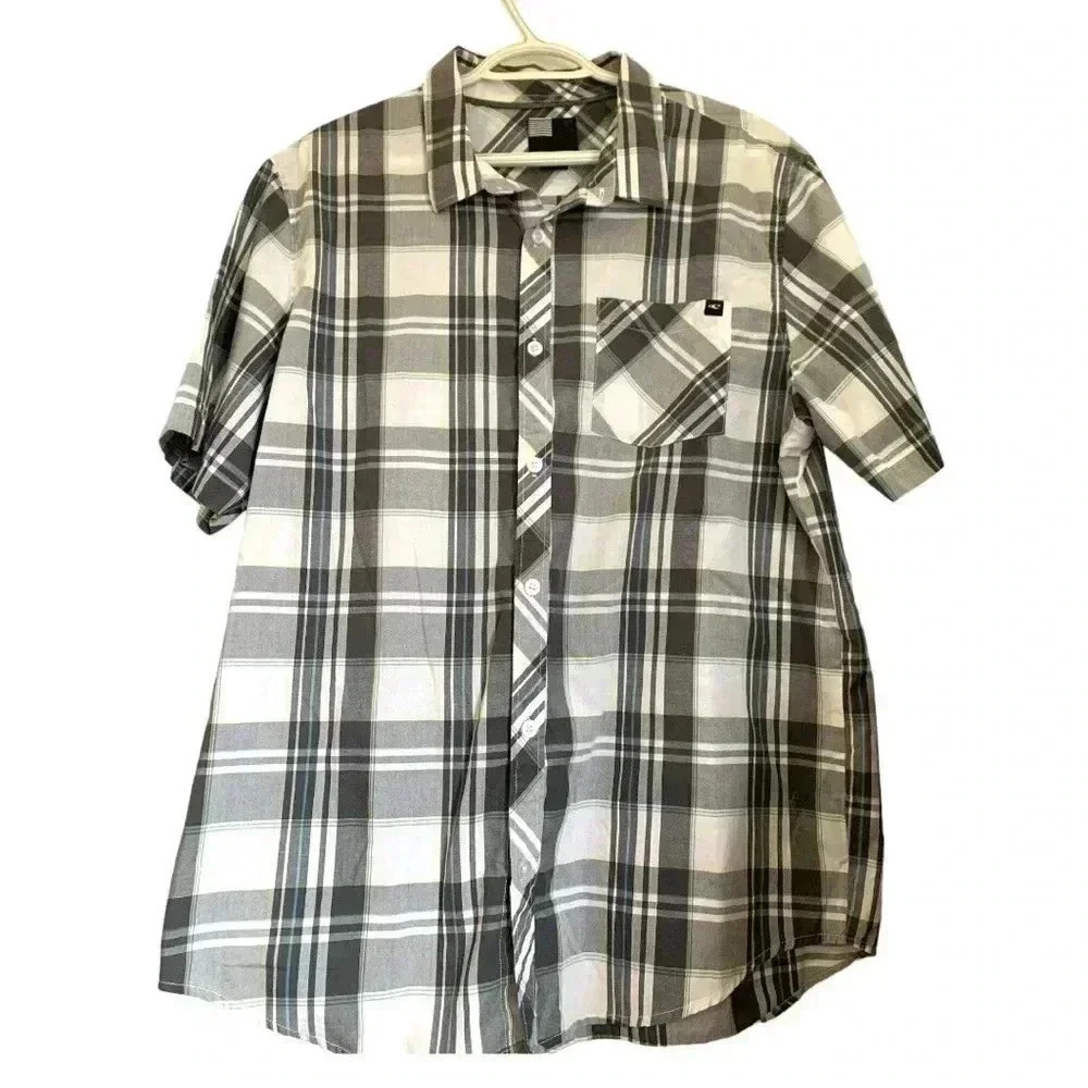 Men’s O’Neill short sleeve, button down shirt, size large, NWOT